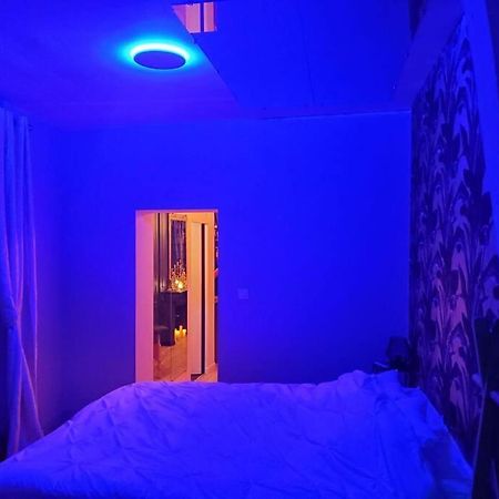 Love Room « L'Etreinte Doree » Illiers-Combray Kültér fotó